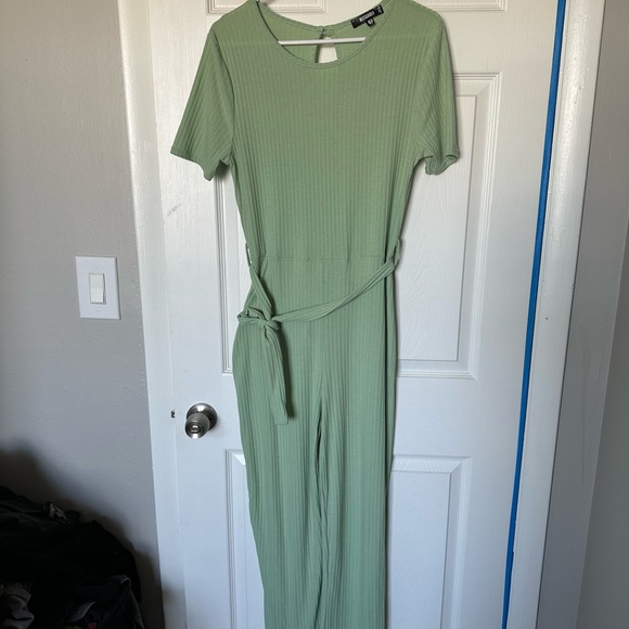 Missguided Pants Suit. Size 8. - Picture 4 of 5